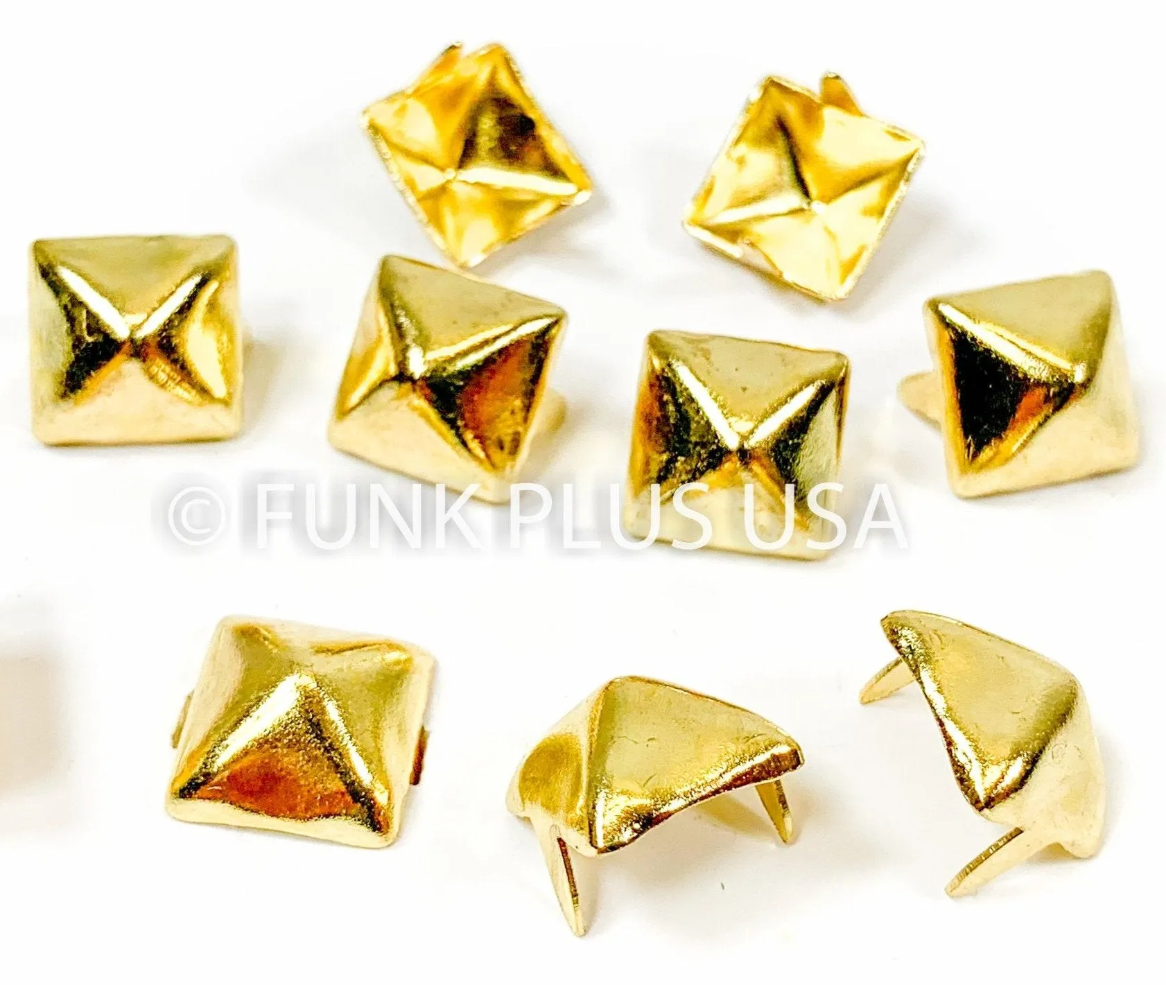 100 Pcs In A Bag
Size 16  Pyramid Sutd [Regular Pyramid].
Color: Silver, Black, Gold
Width: 16Mm
Height: 5Mm
2 Prongs
Not Imported
Made In Usa
